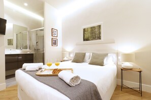 1 chambre, coffre-fort, fer et planche à repasser