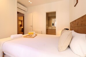 2 bedrooms, in-room safe, iron/ironing board, free WiFi