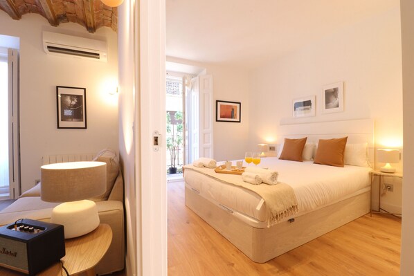 2 bedrooms, in-room safe, iron/ironing board, free WiFi