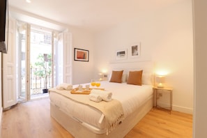 2 bedrooms, in-room safe, iron/ironing board, free WiFi