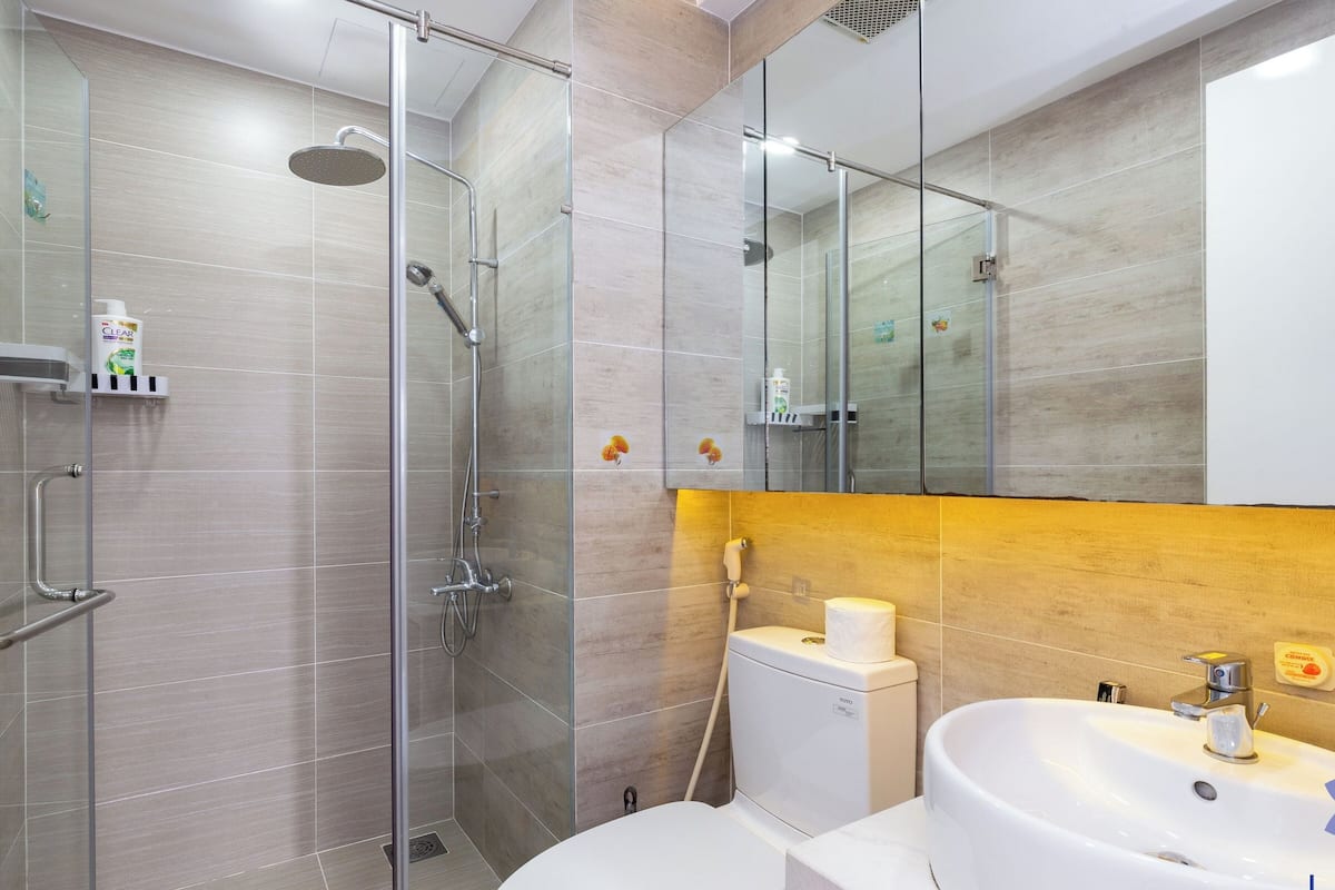 Hydromassage showerhead, designer toiletries, hair dryer, bathrobes