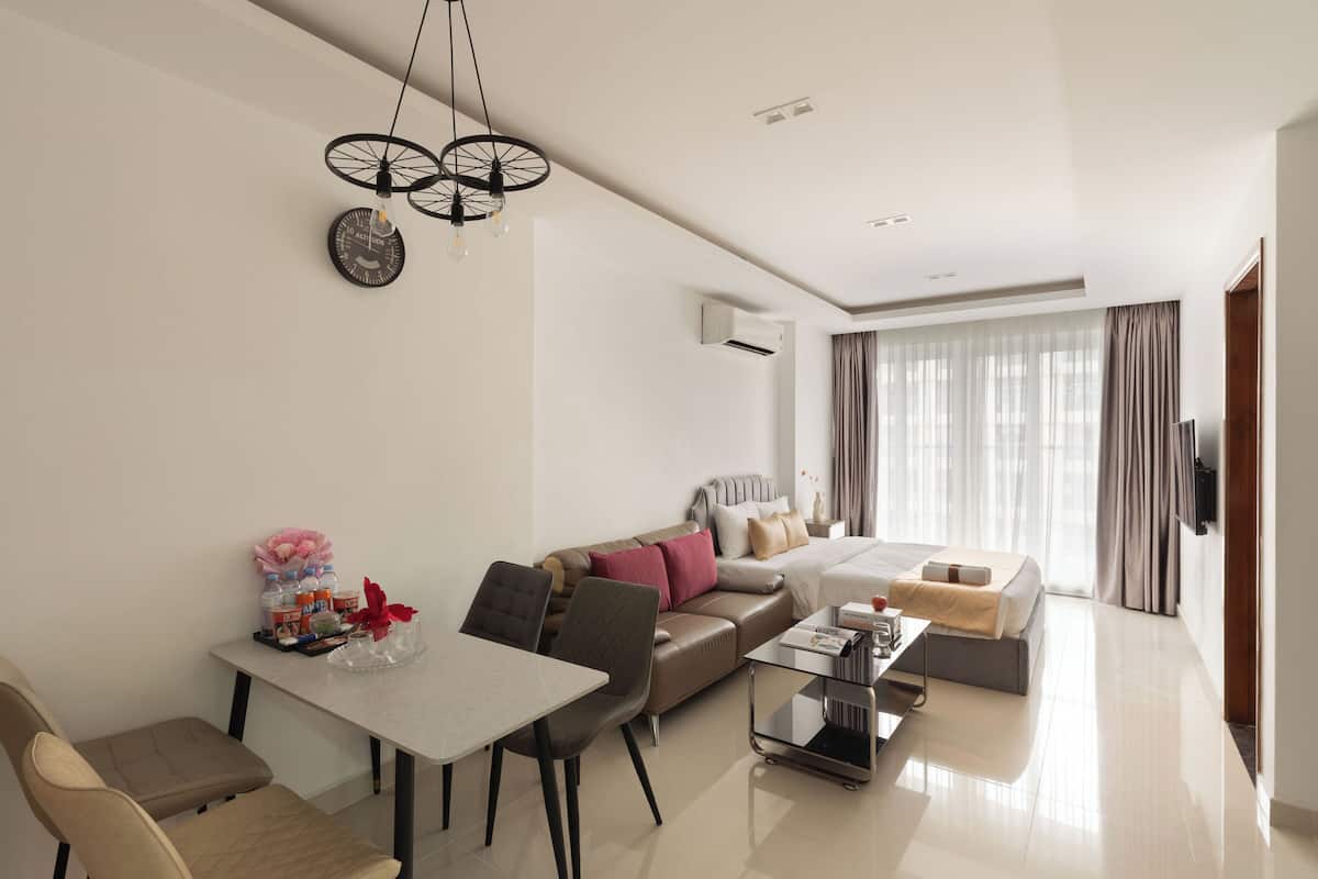 Suite familiare, 3 camere da letto, vista piscina, piano elevato | 3 camere, lenzuola Frette, biancheria da letto di alta qualità