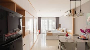 Grand Suite, 1 Bedroom, Pool View, Tower | 3 bedrooms, Frette Italian sheets, premium bedding, down duvets