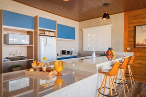 Fridge, oven, stovetop, kitchen islands - Pousada Rancho Queimado (Aguas Mornas)