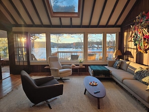Smart TV, fireplace - Charming 2-bedroom cabin with a stunning view (Vernon Township)