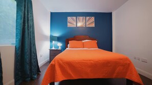 2 bedrooms, desk, iron/ironing board, WiFi