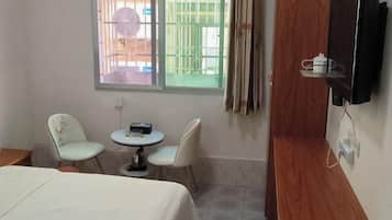 Iron/ironing board, bed sheets