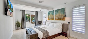 Spacious 6-bedroom villa - with Outdoor Oasis - Pool in charming Fort Lauderdale