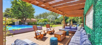 Spacious 6-bedroom villa - with Outdoor Oasis - Pool in charming Fort Lauderdale