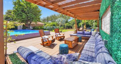 Spacious 6-bedroom villa - with Outdoor Oasis - Pool in charming Fort Lauderdale