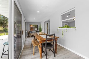 Outdoor dining - Calm Oasis Home, Pool, Walk to Restaurants (Rockledge)