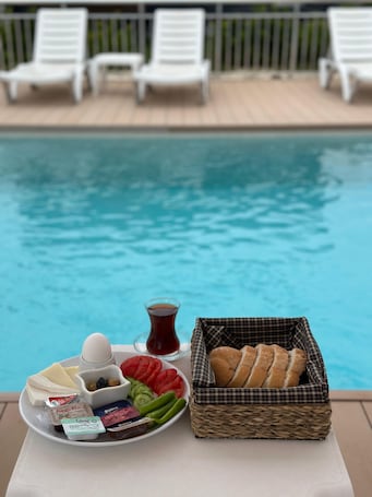 Desayuno para llevar diario (TRY 250 por persona)