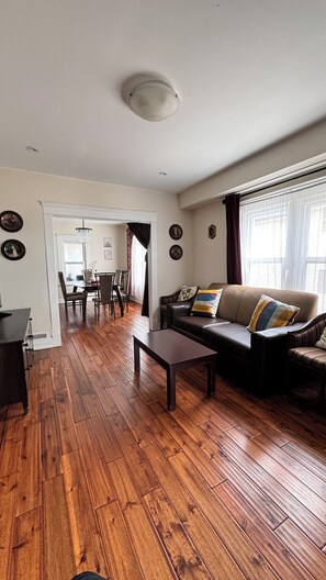 Smart TV, foosball - **Riverview cottage** perfect for family vacation (Niagara Falls)