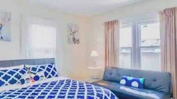 4 bedrooms, iron/ironing board, free WiFi, bed sheets