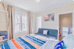 4 bedrooms, iron/ironing board, free WiFi, bed sheets
