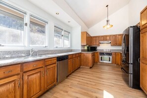 Refrigerador, microondas, horno, placa de cocina