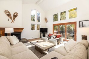 Smart TV, chimenea