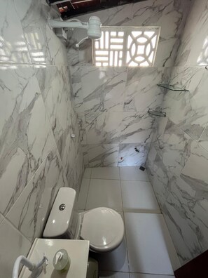 Economy Double Room, 1 Double Bed | Bathroom