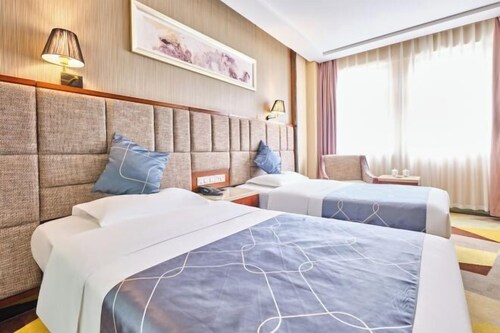 Yueju Hotel (Zhengzhou Erqi Wanda Wanghuzhai Subway Station Branch)