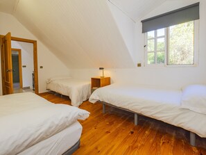 3 bedrooms, iron/ironing board, free WiFi, bed sheets