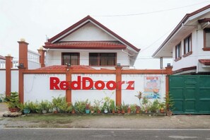 Unclassified image, 5 of 24, button - RedDoorz Plus @ Billys Resort Oslob (Oslob)