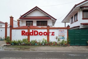 Unclassified image, 2 of 24, button - RedDoorz Plus @ Billys Resort Oslob (Oslob)