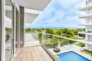 Comfort-Apartment, Balkon, Poolblick | Terrasse/Patio