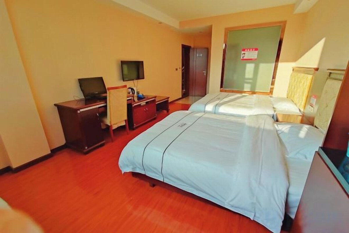 Deluxe 2-bed Room