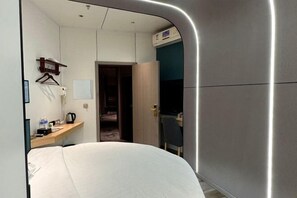 A compact hotel room with a bed, a desk, a chair, and a wardrobe. - Yaju Homestay Hotel (Zunyi Conference Site) (Zunyi)