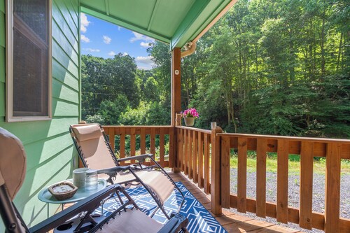 Peaceful 3BR Forest Retreat with Mountain Views – Perfect for Family Getaways!