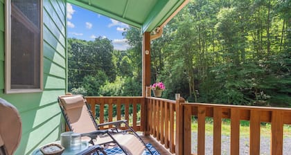 Peaceful 3BR Forest Retreat with Mountain Views – Perfect for Family Getaways!