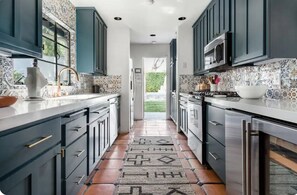 Cookware/dishes/utensils