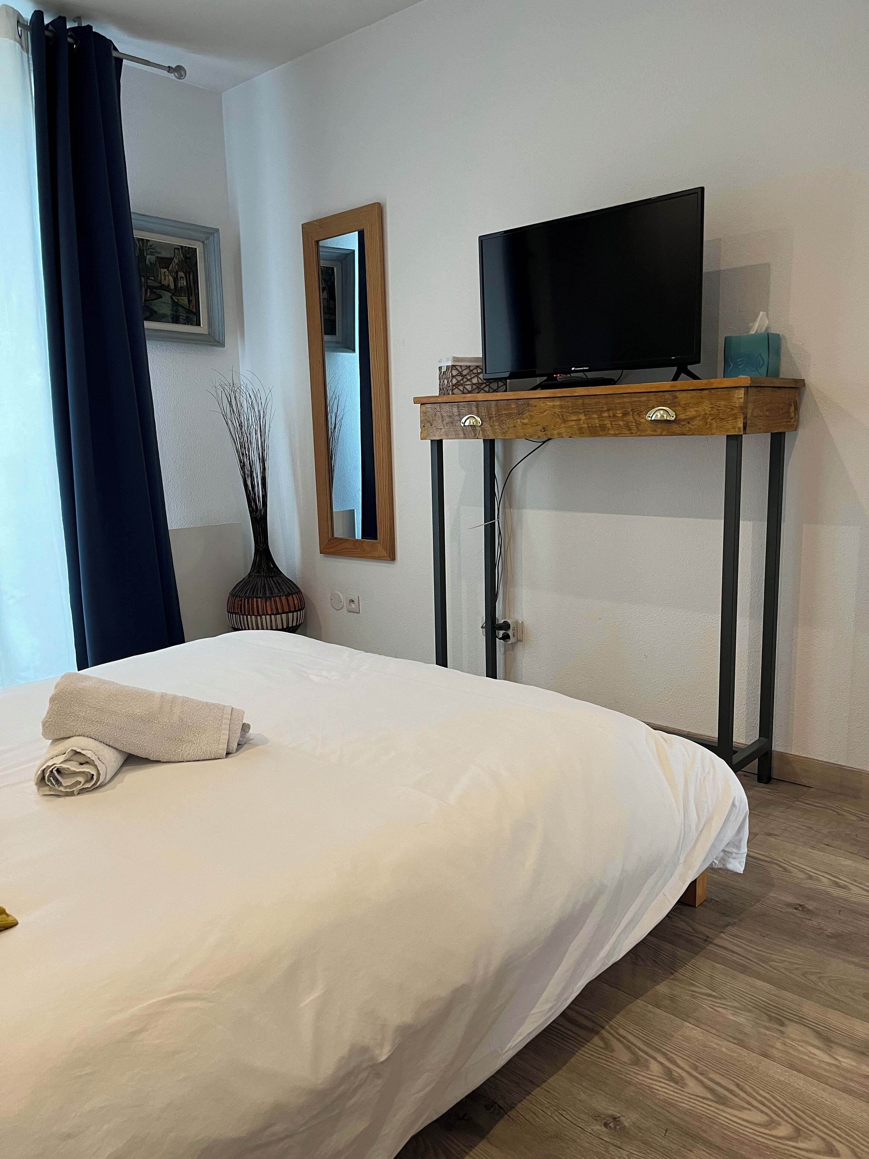 3 bedrooms, iron/ironing board, WiFi, bed sheets