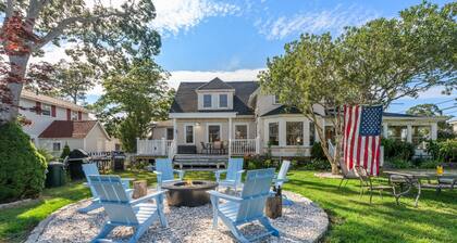 6-bedroom Oasis house in Onset w/ HUGE backyard, Firepit, Wifi, & work desk