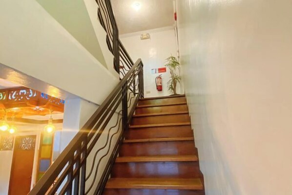 Interior - RedDoorz Plus @ Balai Sofia Bed & Breakfast Batangas (Talisay)