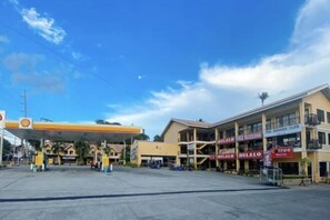 Garden - RedDoorz Plus @ Balai Sofia Bed & Breakfast Batangas (Talisay)