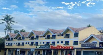 RedDoorz Plus @ Balai Sofia Bed & Breakfast Batangas