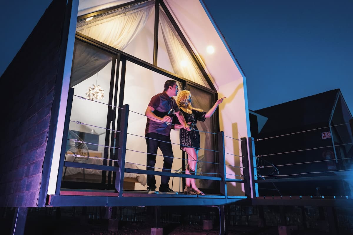 Deluxe Room, 1 Queen Bed, Vineyard View | In-room safe, iron/ironing board, free WiFi, bed sheets