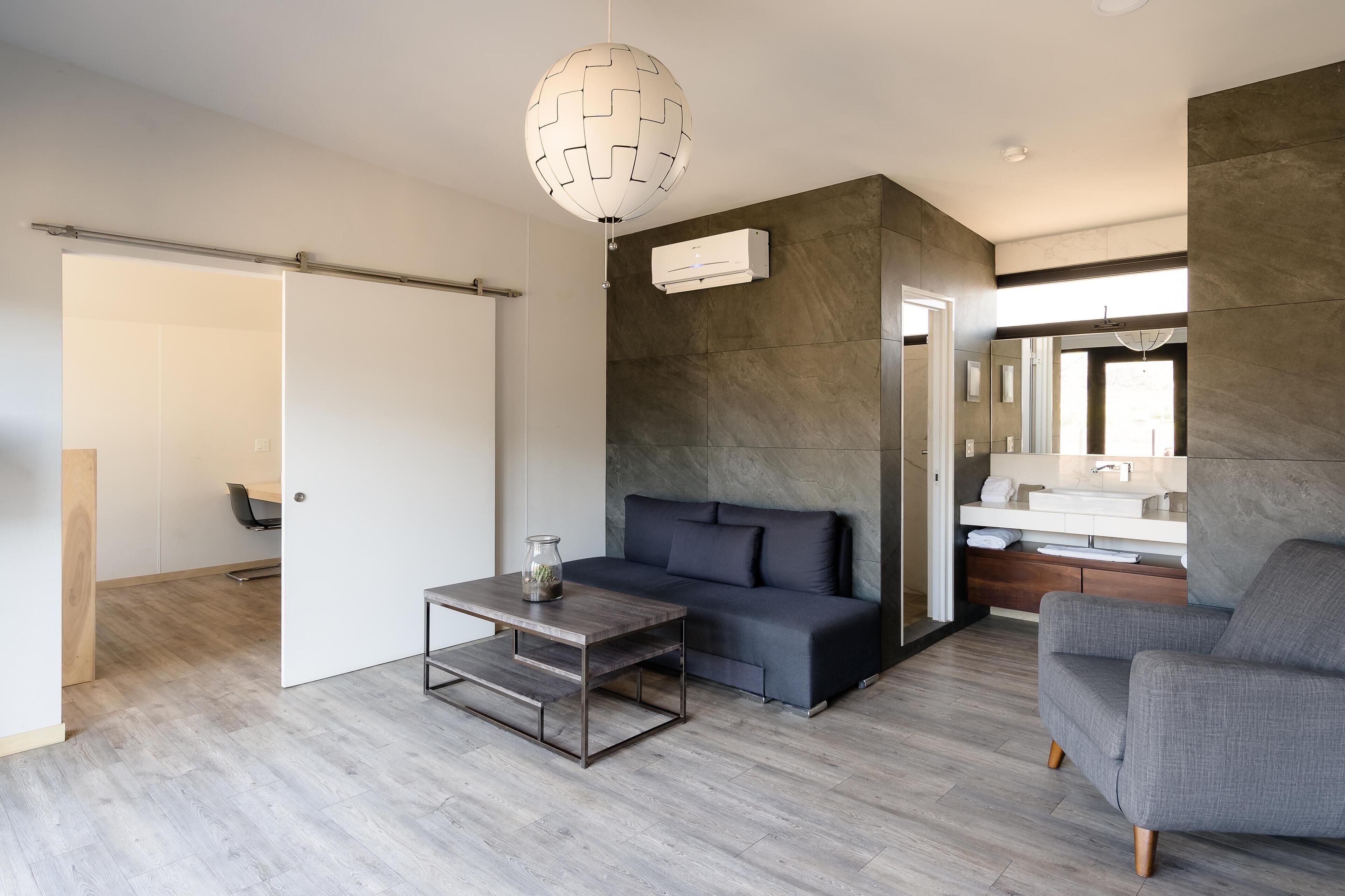 华丽套房, 2 间卧室, 葡萄庄园景观 | 客房内保险箱、熨斗/熨板、免费 WiFi、床单