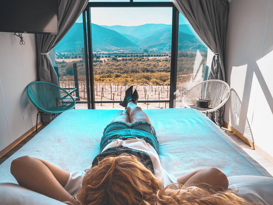 Deluxe-Zimmer, 1 Queen-Bett, Blick auf den Weinberg | Zimmersafe, Bügeleisen/Bügelbrett, kostenloses WLAN, Bettwäsche