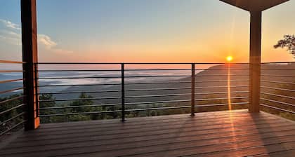 New! 3-BR Lodge in Jasper with breathtaking views of the Arkansas Grand Canyon