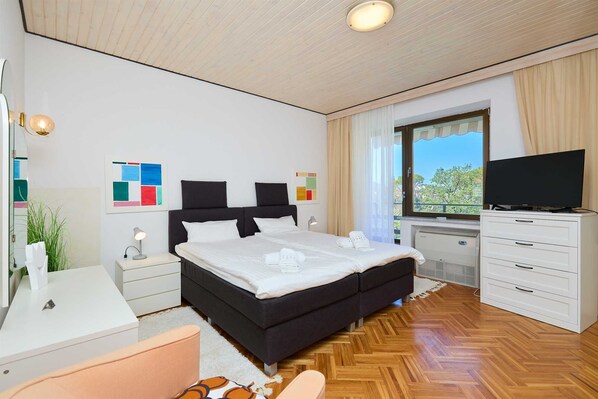 1 bedroom, free WiFi, bed sheets