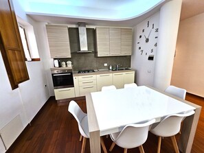 Fridge, oven, stovetop, dishwasher - Nest of Charm [a step from Cinque Terre] (La Spezia)