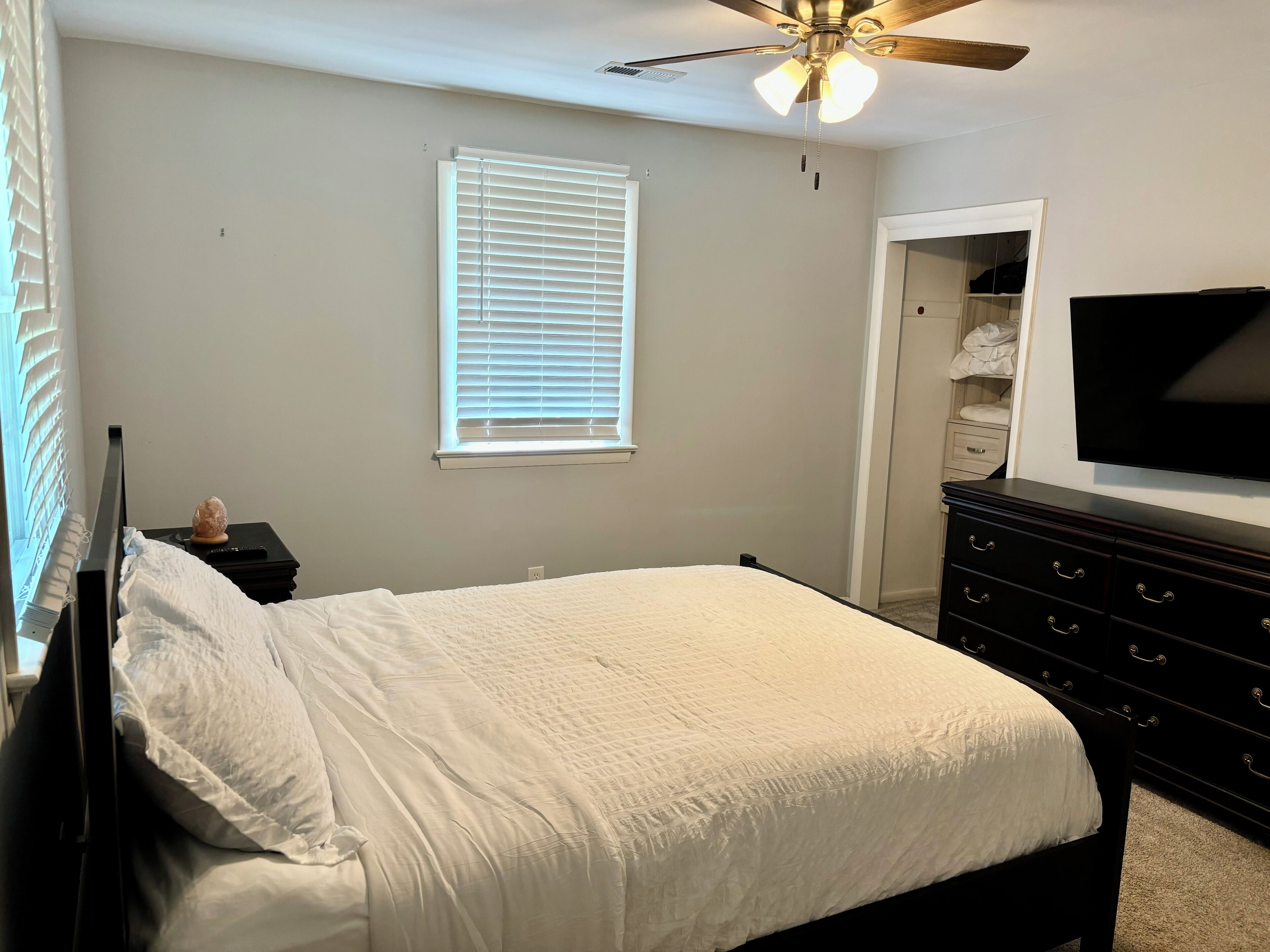 3 bedrooms, desk, iron/ironing board, WiFi