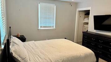 3 bedrooms, desk, iron/ironing board, WiFi