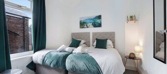 Classic 4-Bedroom Retreat close to Infinity Bridge