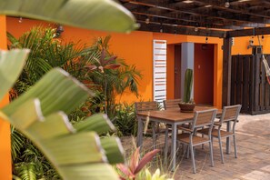 Outdoor dining - Private Mediterranean Retreat 2BR Villa w/pool (Noord)