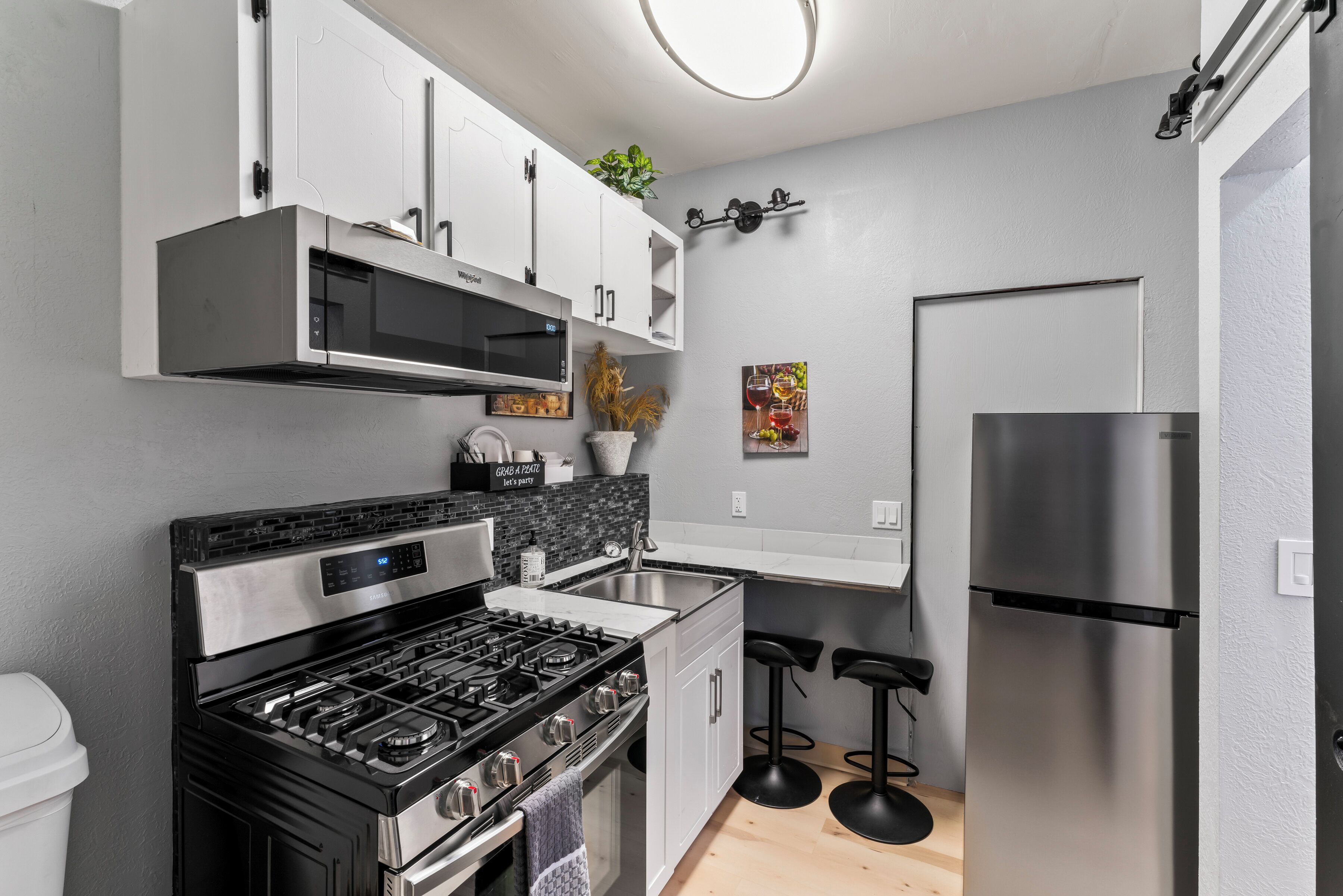Refrigerador, microondas, horno, placa de cocina