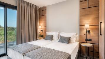 2 makuuhuonetta, tallelokero huoneessa, silitysrauta/-lauta