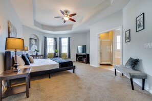 4 室のベッドルーム、アイロン / アイロン台、旅行用ベビーベッド、インターネット